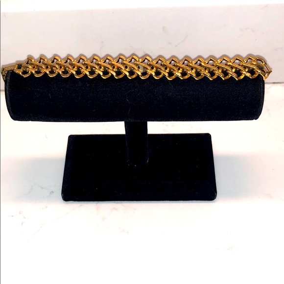 Vintage Gold Tone Chain Bracelet. - Picture 1 of 10